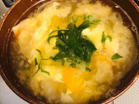 玉ねぎとにんじんの卵とじ味噌汁